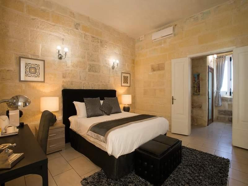 Julesy'S Bnb Hotel Cospicua Exterior foto